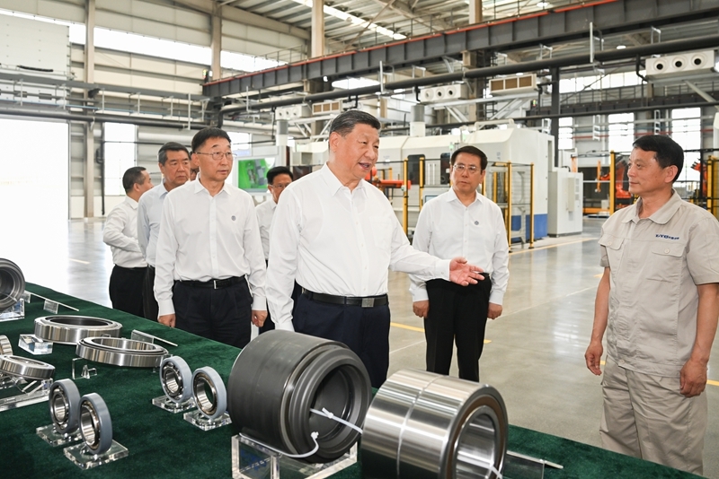 习近平在河南考察时强调：坚定信心推动高...