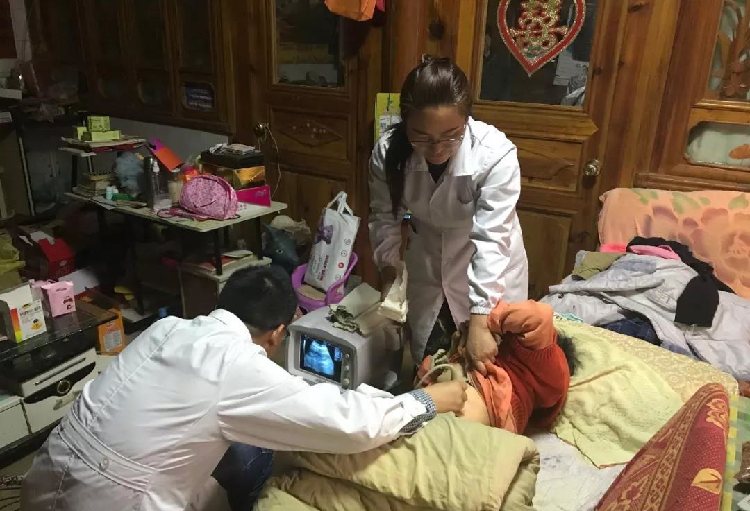 开设农村家庭病床打通健康扶贫“最后一公里”.jpg 开设农村家庭病床打通健康扶贫“最后一公里”.jpg