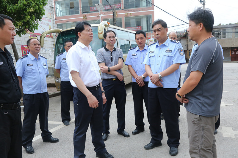 省公安厅副厅长胡水旺到通海县检查指导公安工作