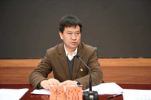 通海县召开农村危房闲房及临违建筑整治工.