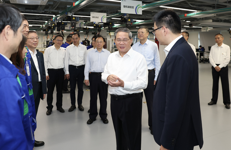 李强在上海调研时强调 加快培育壮大新兴...
