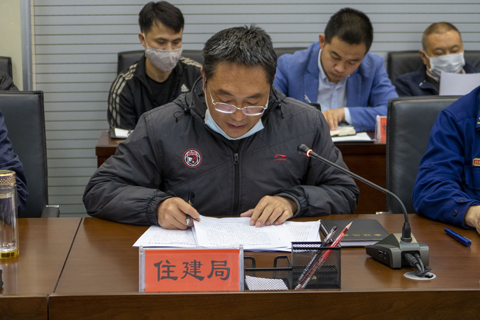 图6  县住房和城乡建设局汇报工作.jpg