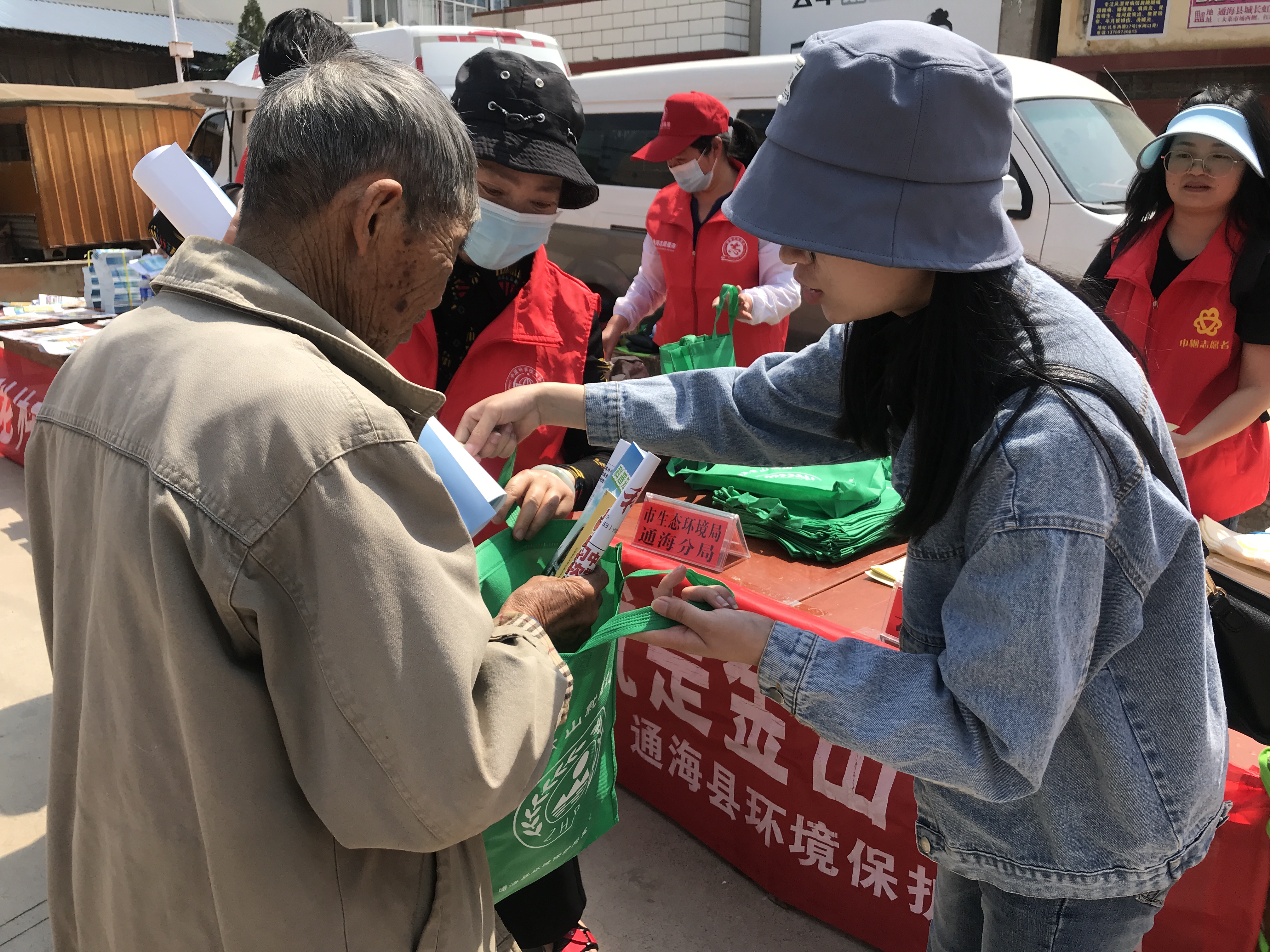 环保简讯玉溪市生态环境局通海分局积极开展2021年文化科技卫生三下乡