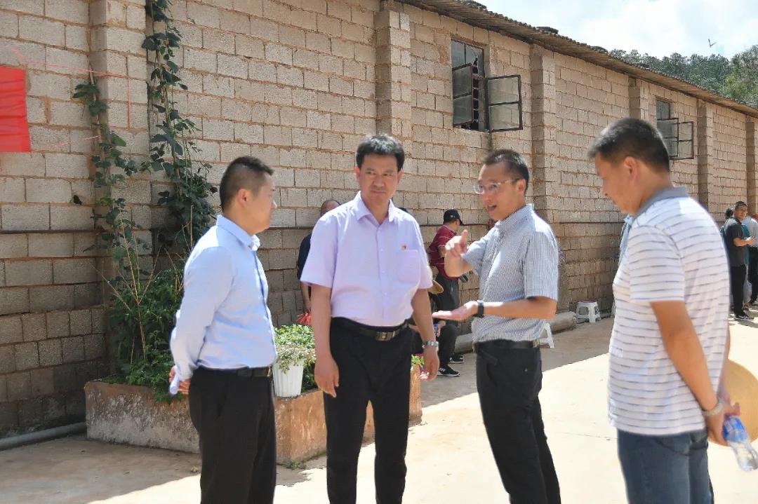 县委书记李家富,县委副书记,代理县长詹道斌参加启动仪式,李家富宣布