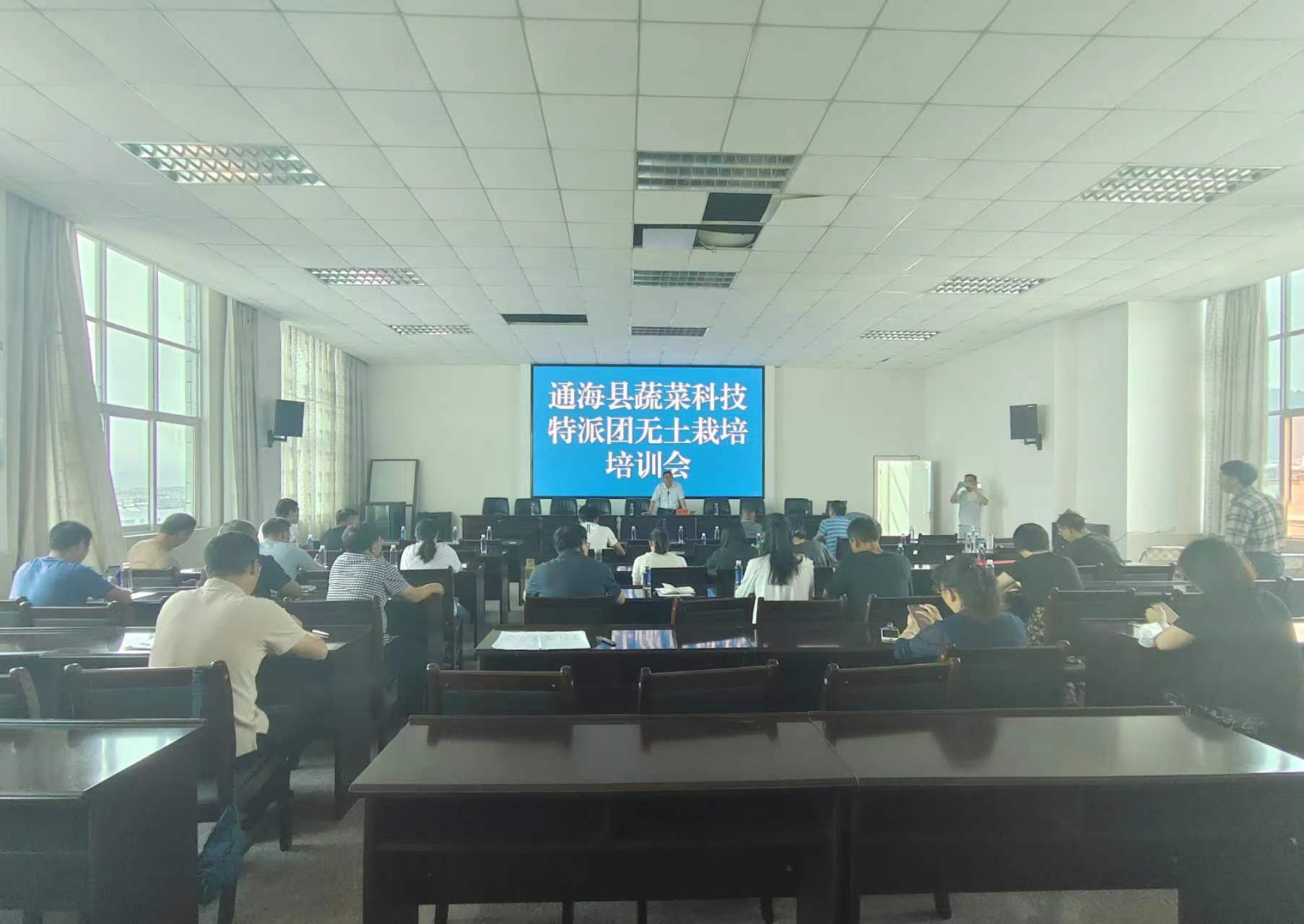 2023年5月12日,地点:通海县农业农村局六楼大会议室培训现场,内容:通海县举办蔬菜无土栽培技术培训现场 (1).jpg 2023年5月12日,地点:通海县农业农村局六楼大会议室培训现场,内容:通海县举办蔬菜无土栽培技术培训现场 (1).jpg