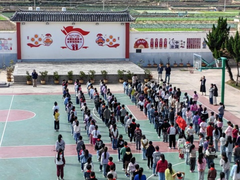 图4 讲解防震减灾知识.jpg 图4 讲解防震减灾知识.jpg